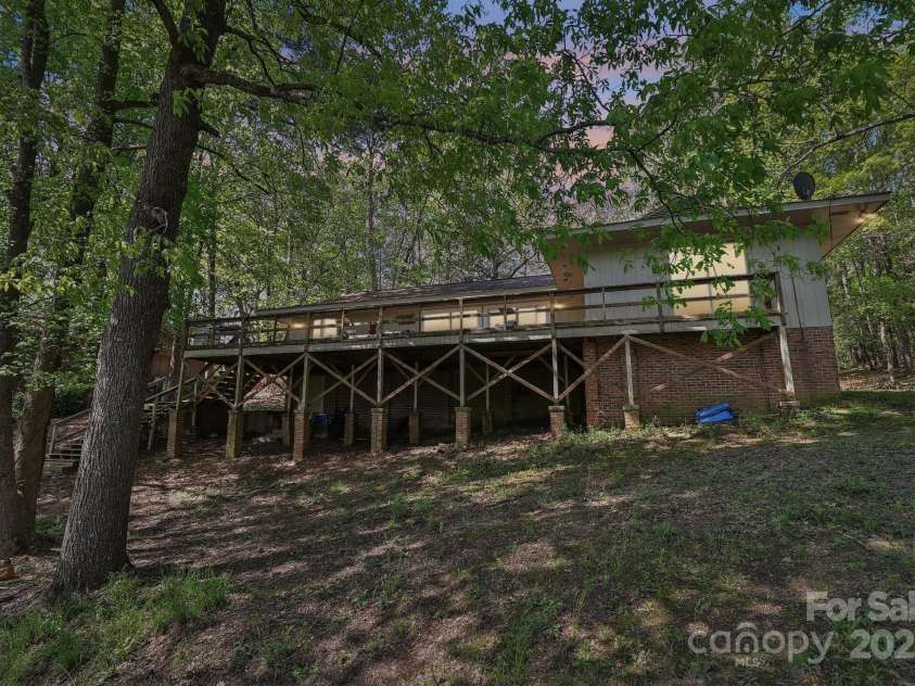 334 Lakeview Circle, Lugoff, SC 29078.  MLS# CAR4258357, YatesRealty ID 15882. 