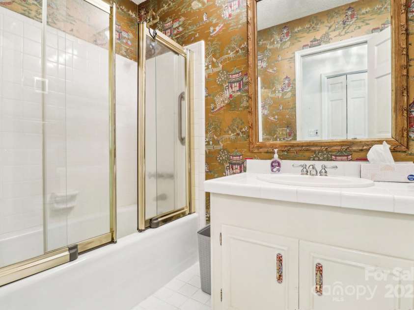 334 Lakeview Circle, Lugoff, SC 29078.  MLS# CAR4258357, YatesRealty ID 15882. 