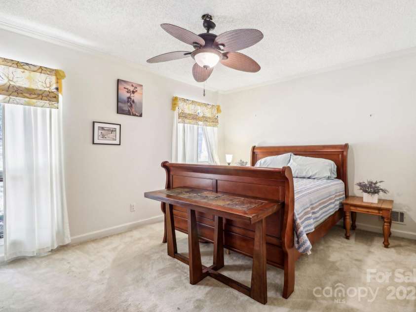 334 Lakeview Circle, Lugoff, SC 29078.  MLS# CAR4258357, YatesRealty ID 15882. 