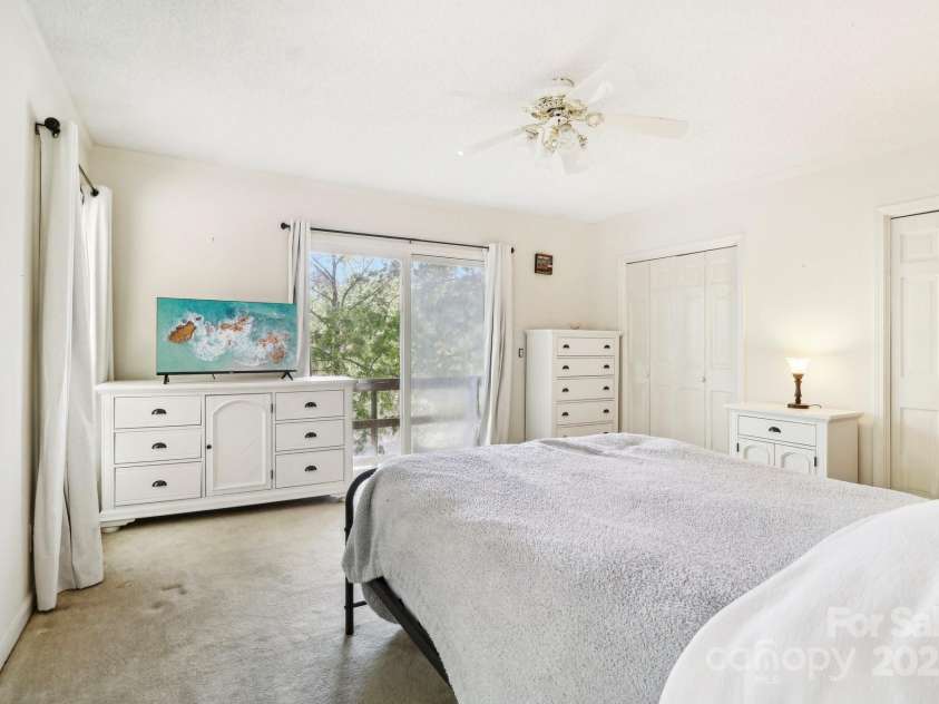 334 Lakeview Circle, Lugoff, SC 29078.  MLS# CAR4258357, YatesRealty ID 15882. 