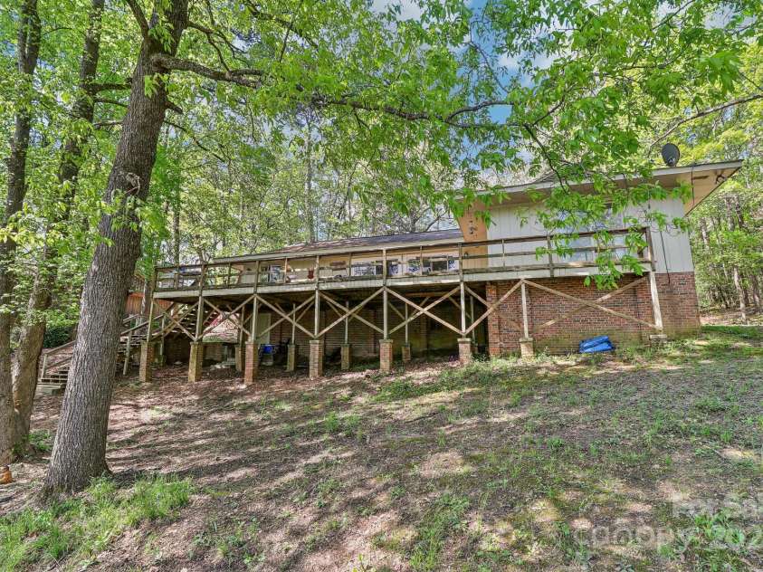 334 Lakeview Circle, Lugoff, SC 29078.  MLS# CAR4258357, YatesRealty ID 15882. 