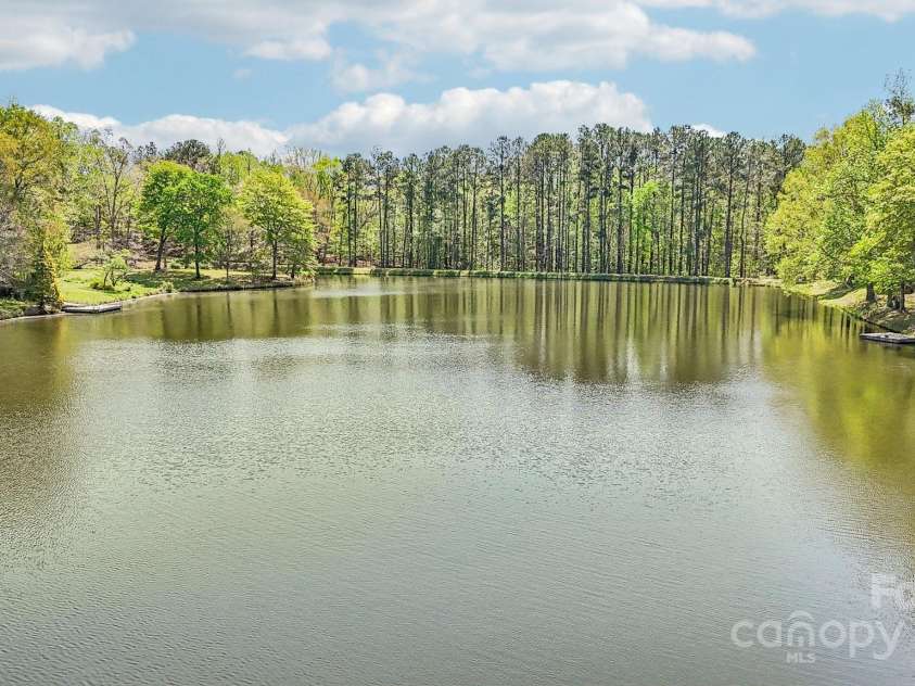 334 Lakeview Circle, Lugoff, SC 29078.  MLS# CAR4258357, YatesRealty ID 15882. 