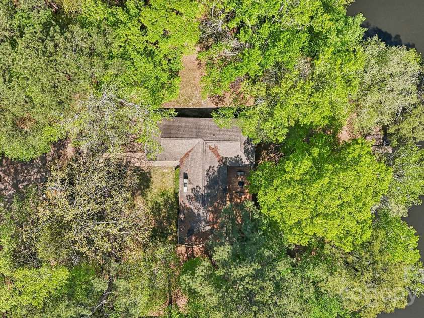 334 Lakeview Circle, Lugoff, SC 29078.  MLS# CAR4258357, YatesRealty ID 15882. 