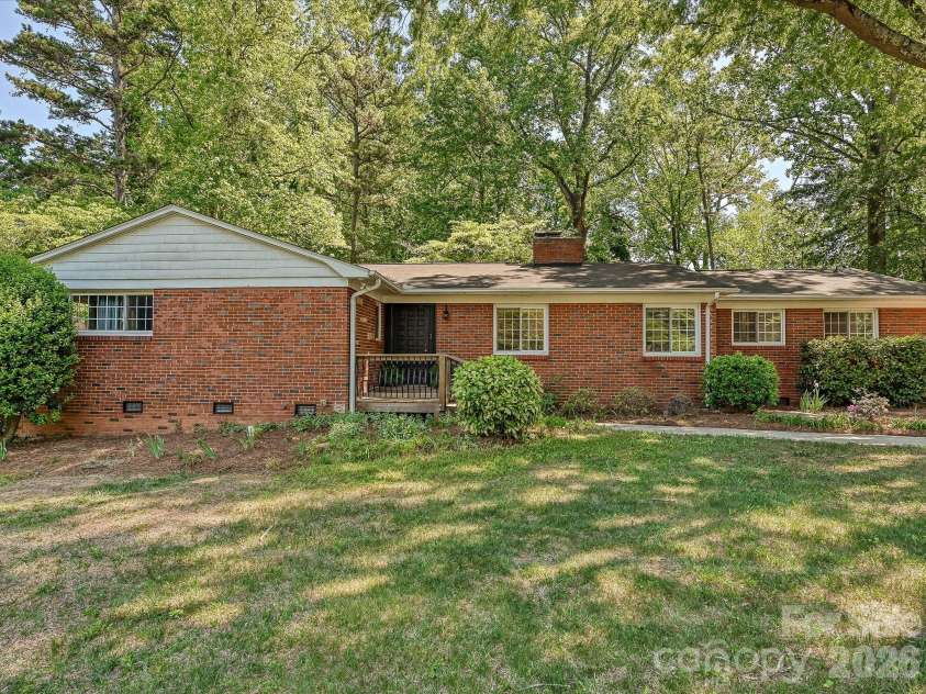 6604 Williams Road, Charlotte, NC 28215.  MLS# CAR4337545, YatesRealty ID 15882. 6604 Williams Road