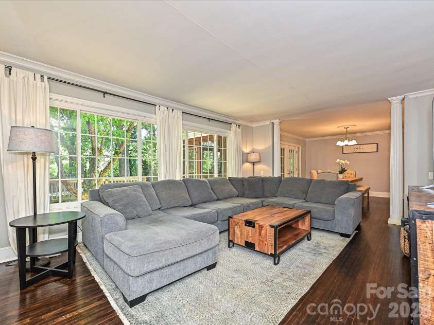 6604 Williams Road, Charlotte, NC 28215.  MLS# CAR4337545, YatesRealty ID 15882. Family Room
