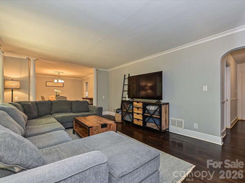 6604 Williams Road, Charlotte, NC 28215.  MLS# CAR4337545, YatesRealty ID 15882. Family Room