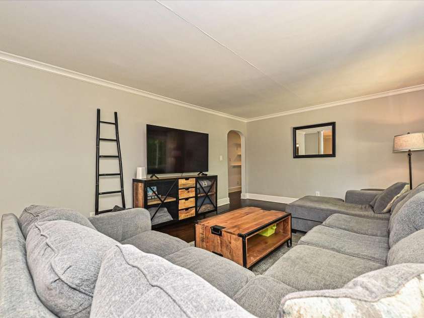 6604 Williams Road, Charlotte, NC 28215.  MLS# CAR4337545, YatesRealty ID 15882. Family Room