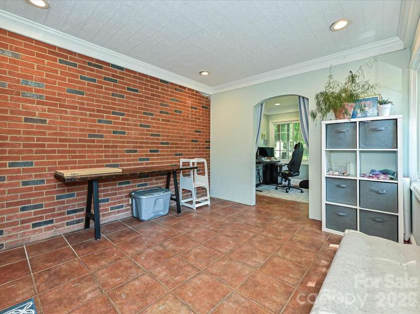 6604 Williams Road, Charlotte, NC 28215.  MLS# CAR4337545, YatesRealty ID 15882. Flex Space