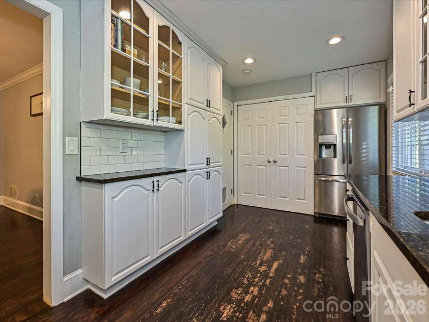 6604 Williams Road, Charlotte, NC 28215.  MLS# CAR4337545, YatesRealty ID 15882. Kitchen