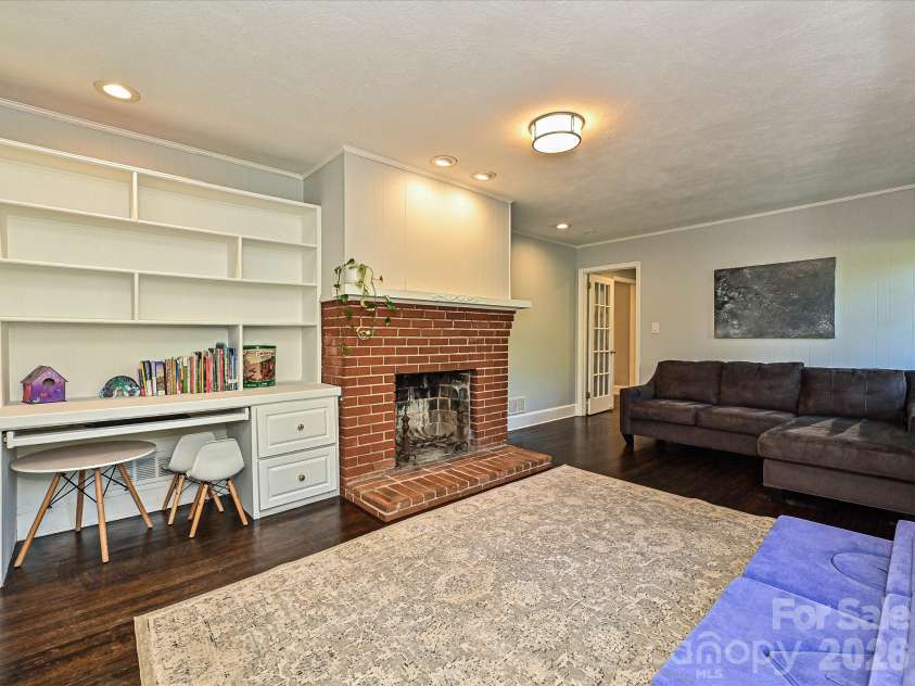 6604 Williams Road, Charlotte, NC 28215.  MLS# CAR4337545, YatesRealty ID 15882. Living Room
