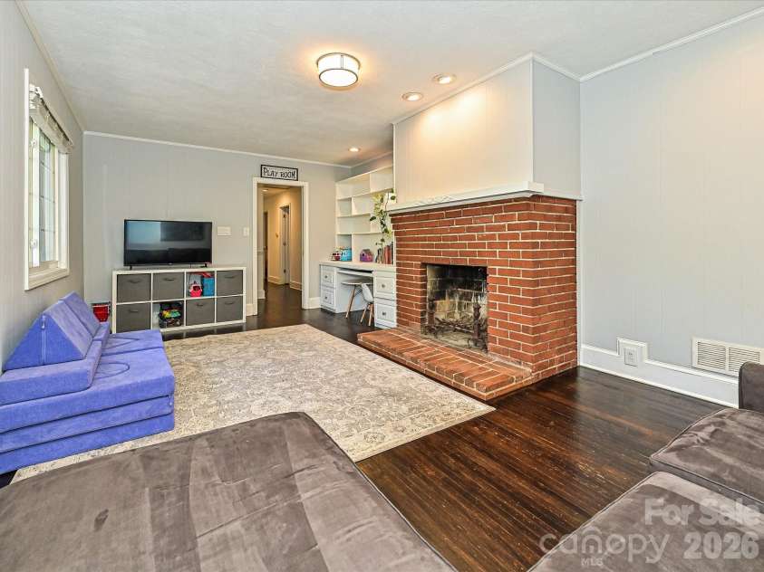 6604 Williams Road, Charlotte, NC 28215.  MLS# CAR4337545, YatesRealty ID 15882. Living Room