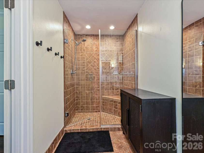 6604 Williams Road, Charlotte, NC 28215.  MLS# CAR4337545, YatesRealty ID 15882. Primary Bathroom