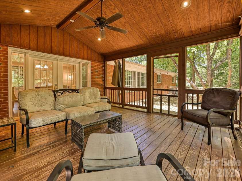 6604 Williams Road, Charlotte, NC 28215.  MLS# CAR4337545, YatesRealty ID 15882. Screened Porch