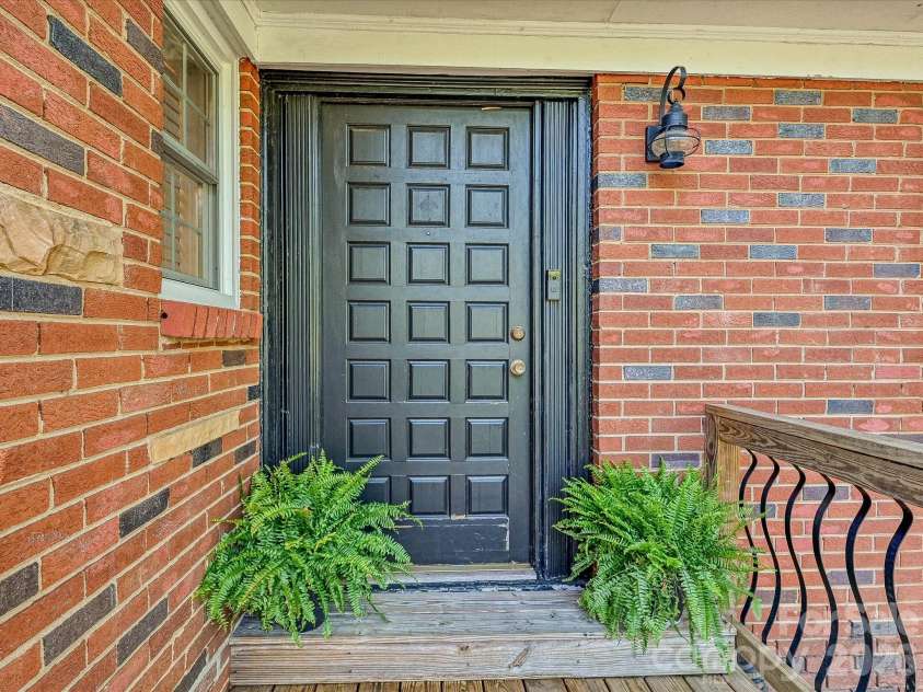 6604 Williams Road, Charlotte, NC 28215.  MLS# CAR4337545, YatesRealty ID 15882. Welcome!