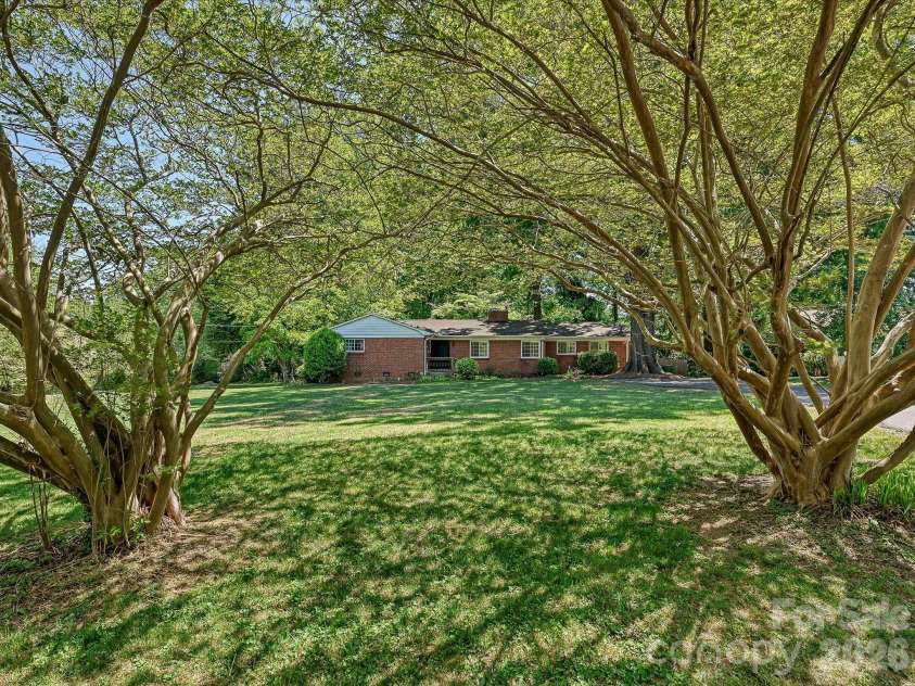 6604 Williams Road, Charlotte, NC 28215.  MLS# CAR4337545, YatesRealty ID 15882. Welcome Home!
