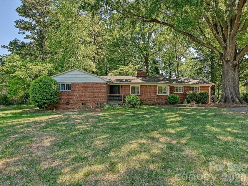 6604 Williams Road, Charlotte, NC 28215.  MLS# CAR4337545, YatesRealty ID 15882. Welcome Home!
