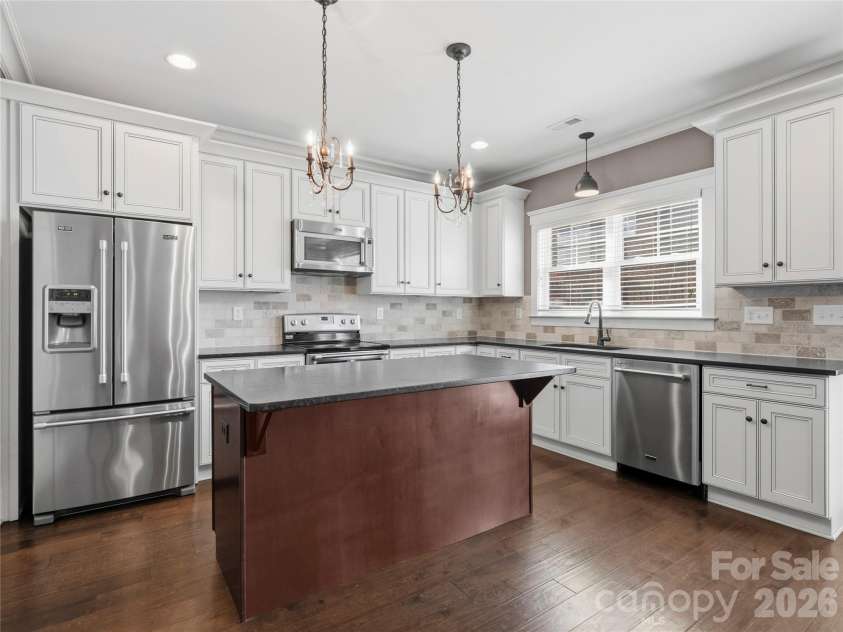 308 Rosemont Row, Belmont, NC 28012.  MLS# CAR4343510, YatesRealty ID 15883. Chef's Kitchen with Leathered Granite Countertops, Spacious Cabinets.