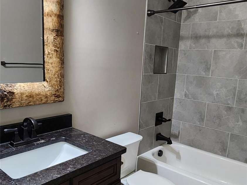 308 Rosemont Row, Belmont, NC 28012.  MLS# CAR4343510, YatesRealty ID 15883. Upper Level 3rd Full Bathroom
