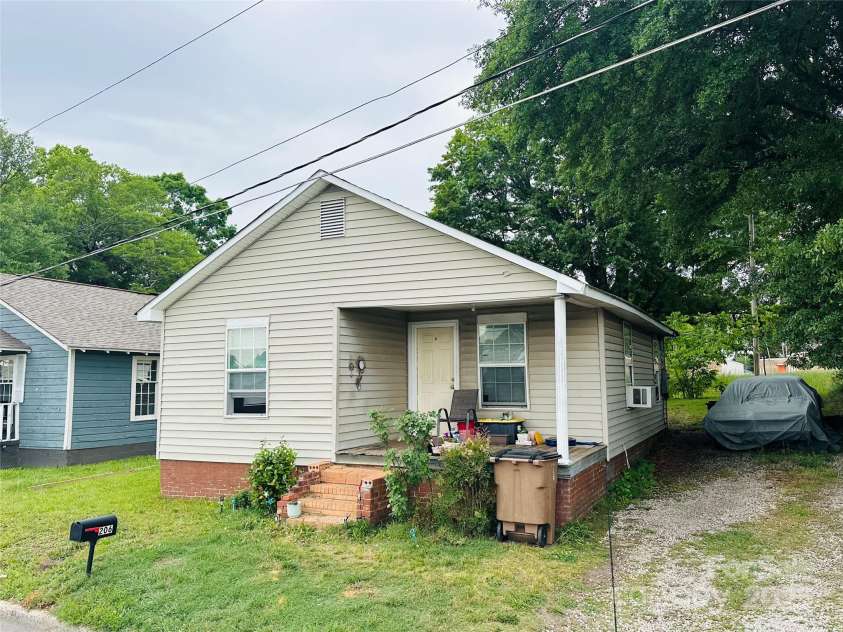206 Royster Avenue, Shelby, NC 28150.  MLS# CAR4256185, YatesRealty ID 15885. 