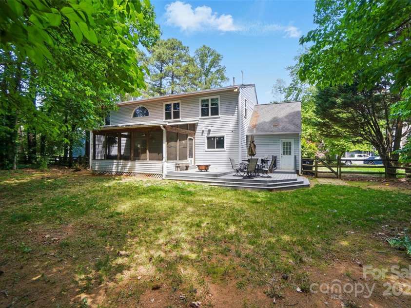 8501 Flanagan Court, Huntersville, NC 28078.  MLS# CAR4252598, YatesRealty ID 15886. 