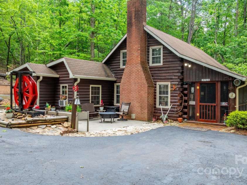 3763 Laurel Heights Drive, Morganton, NC 28655.  MLS# CAR4256545, YatesRealty ID 15887. 