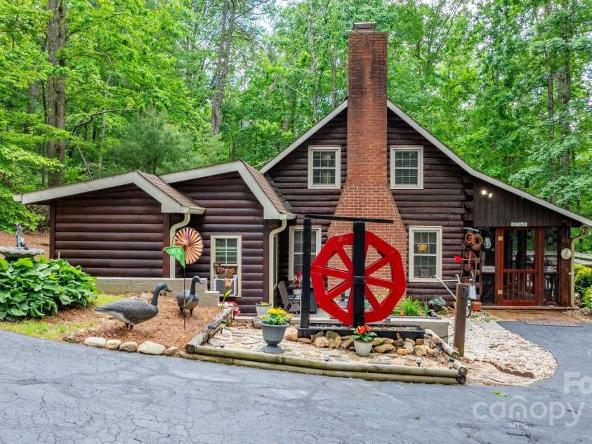 3763 Laurel Heights Drive, Morganton, NC 28655.  MLS# CAR4256545, YatesRealty ID 15887. 