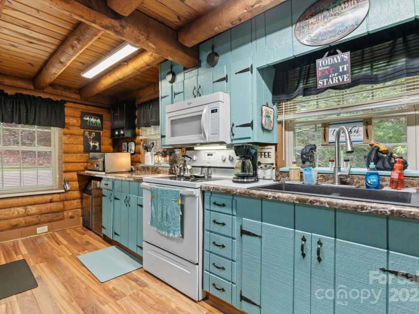 3763 Laurel Heights Drive, Morganton, NC 28655.  MLS# CAR4256545, YatesRealty ID 15887. 