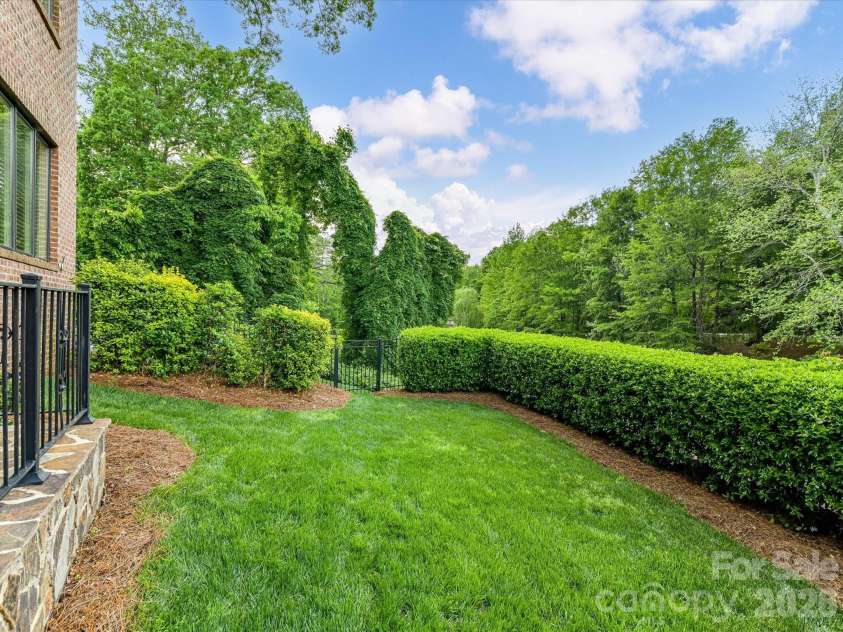 5915 Vidal Lane, Charlotte, NC 28226.  MLS# CAR4373967, YatesRealty ID 15887. 