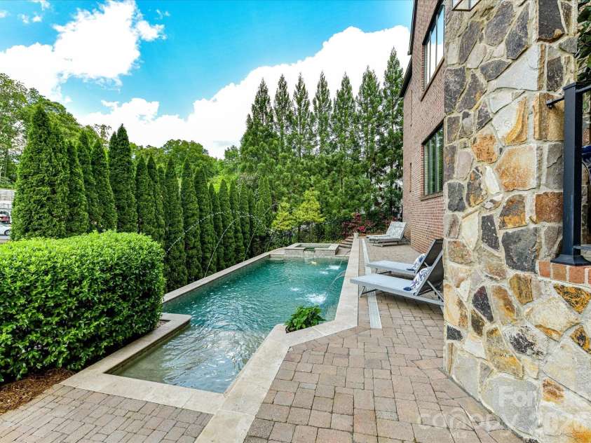 5915 Vidal Lane, Charlotte, NC 28226.  MLS# CAR4373967, YatesRealty ID 15887. 