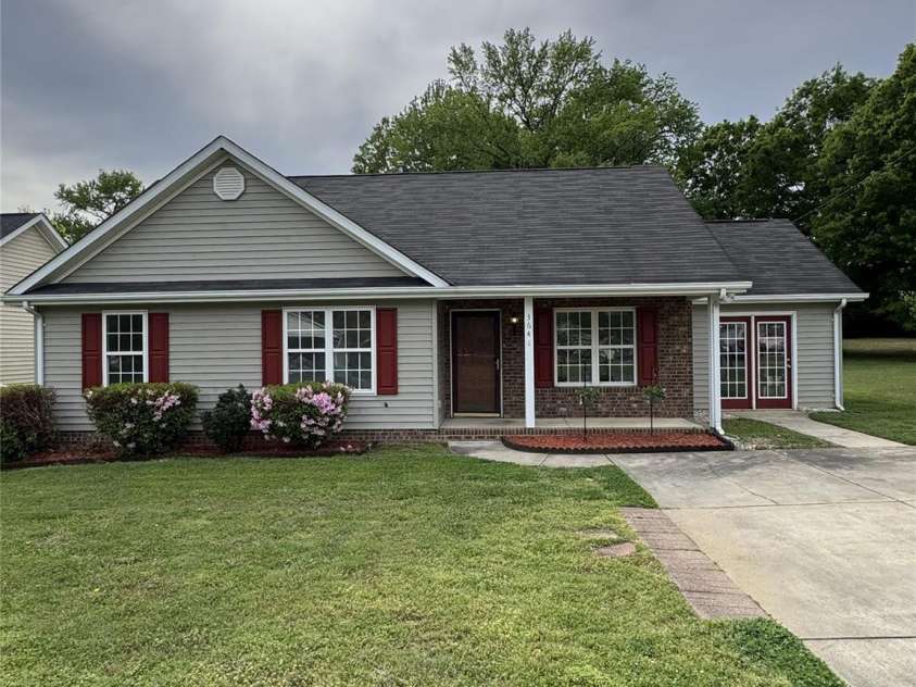 3641 Atlas Drive, Charlotte, NC 28269.  MLS# CAR4366521, YatesRealty ID 15888. 