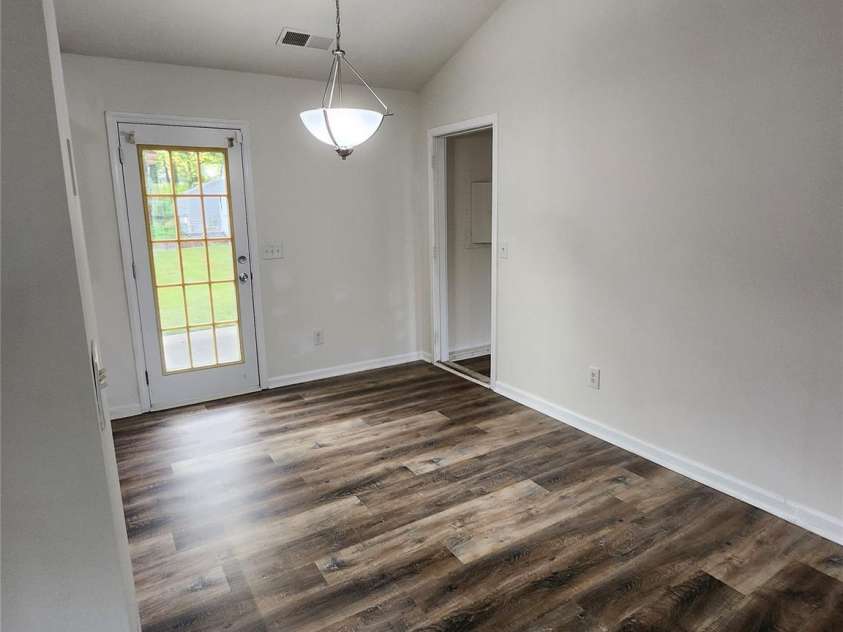 3641 Atlas Drive, Charlotte, NC 28269.  MLS# CAR4366521, YatesRealty ID 15888. Dining/breakfast room