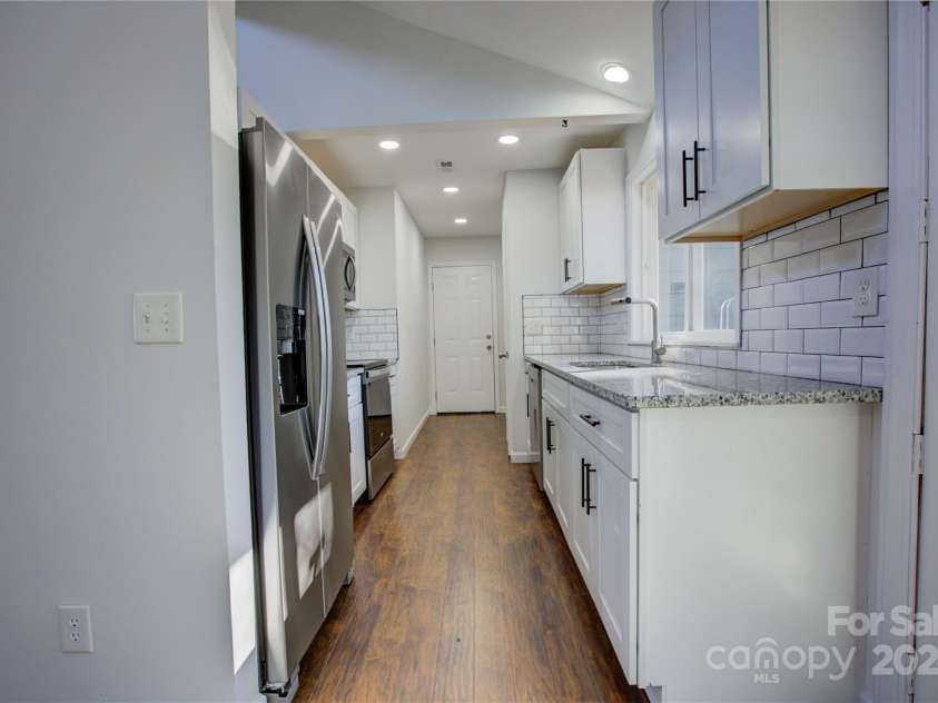 2515 Dion Avenue, Charlotte, NC 28212.  MLS# CAR4207111, YatesRealty ID 15889. 