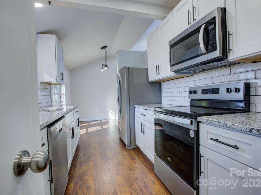 2515 Dion Avenue, Charlotte, NC 28212.  MLS# CAR4207111, YatesRealty ID 15889. 
