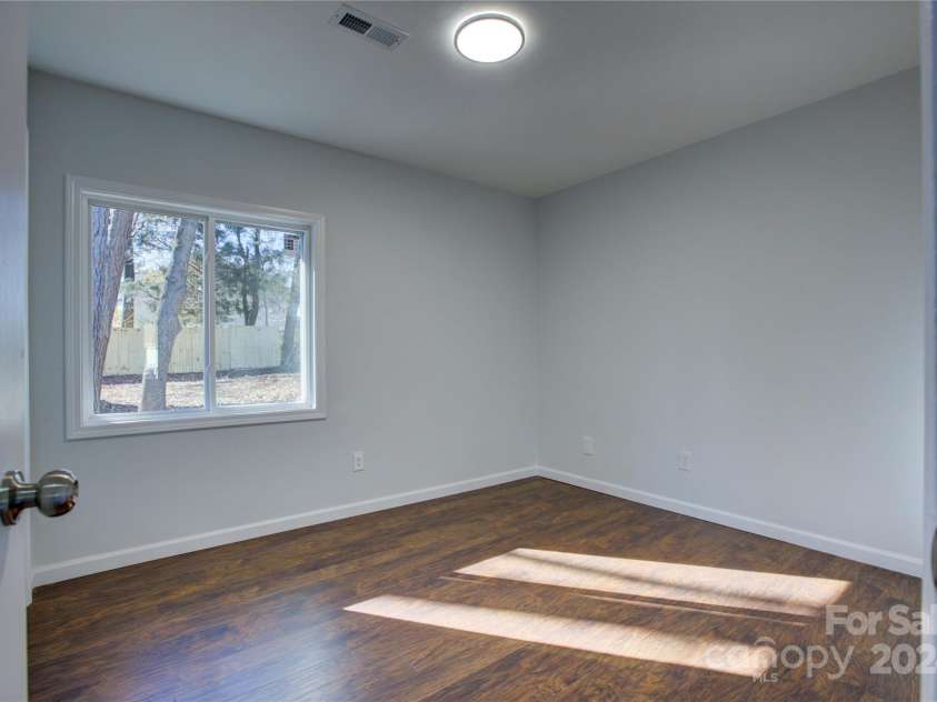 2515 Dion Avenue, Charlotte, NC 28212.  MLS# CAR4207111, YatesRealty ID 15889. 