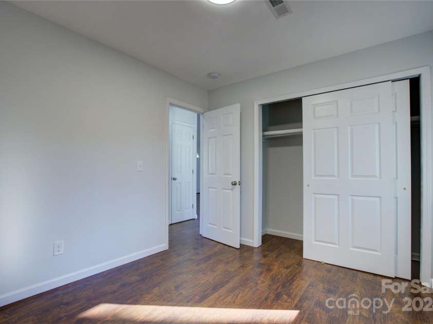 2515 Dion Avenue, Charlotte, NC 28212.  MLS# CAR4207111, YatesRealty ID 15889. 