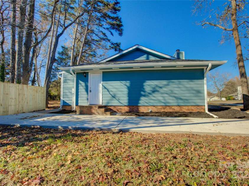 2515 Dion Avenue, Charlotte, NC 28212.  MLS# CAR4207111, YatesRealty ID 15889. 