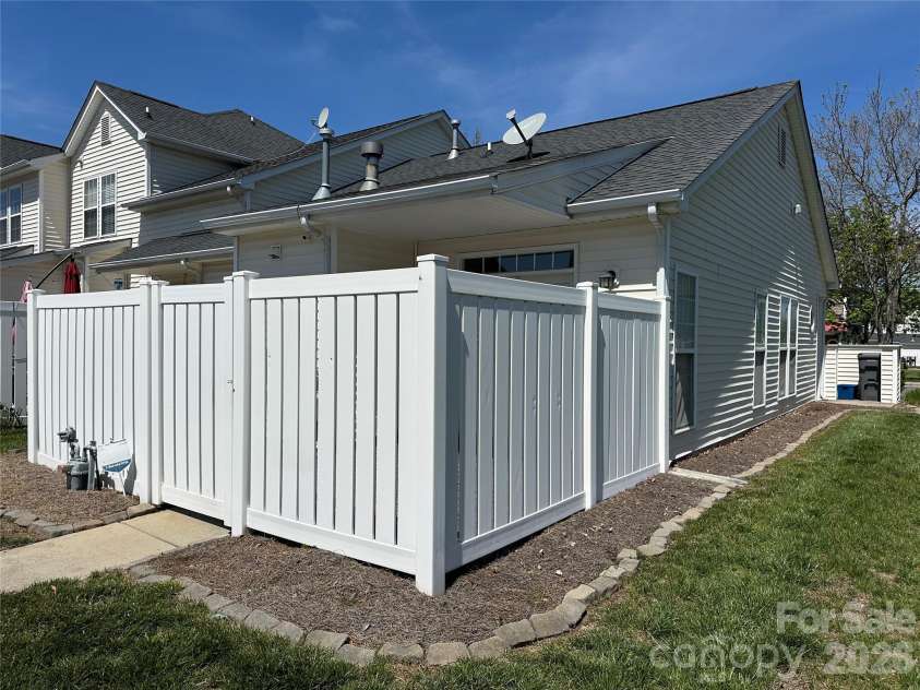 4047 Center Place Drive, Harrisburg, NC 28075.  MLS# CAR4367583, YatesRealty ID 15889. 