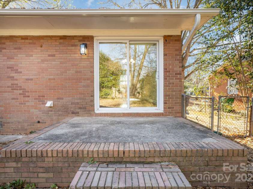 4209 Donnybrook Place, Charlotte, NC 28205.  MLS# CAR4329646, YatesRealty ID 1589. 