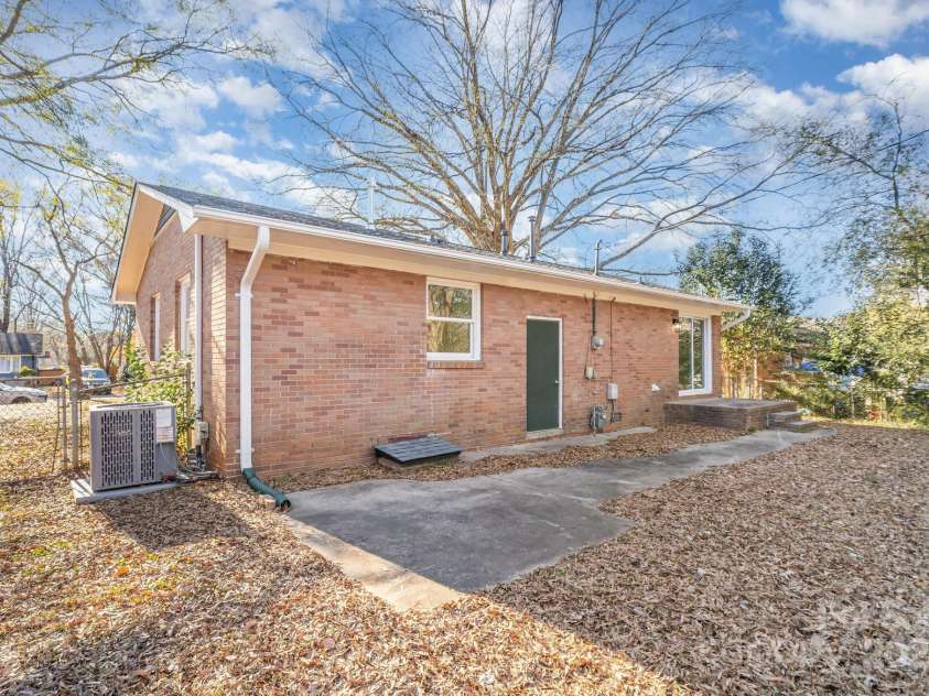 4209 Donnybrook Place, Charlotte, NC 28205.  MLS# CAR4329646, YatesRealty ID 1589. 