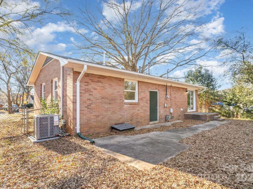 4209 Donnybrook Place, Charlotte, NC 28205.  MLS# CAR4329646, YatesRealty ID 1589. 