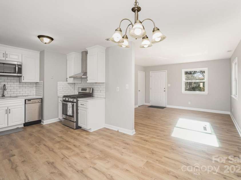 4209 Donnybrook Place, Charlotte, NC 28205.  MLS# CAR4329646, YatesRealty ID 1589. 