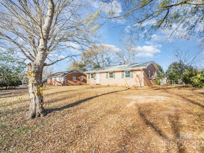 4209 Donnybrook Place, Charlotte, NC 28205.  MLS# CAR4329646, YatesRealty ID 1589. 