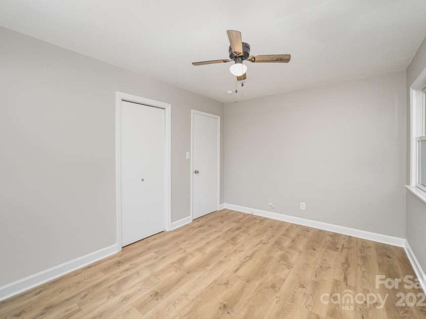 4209 Donnybrook Place, Charlotte, NC 28205.  MLS# CAR4329646, YatesRealty ID 1589. 