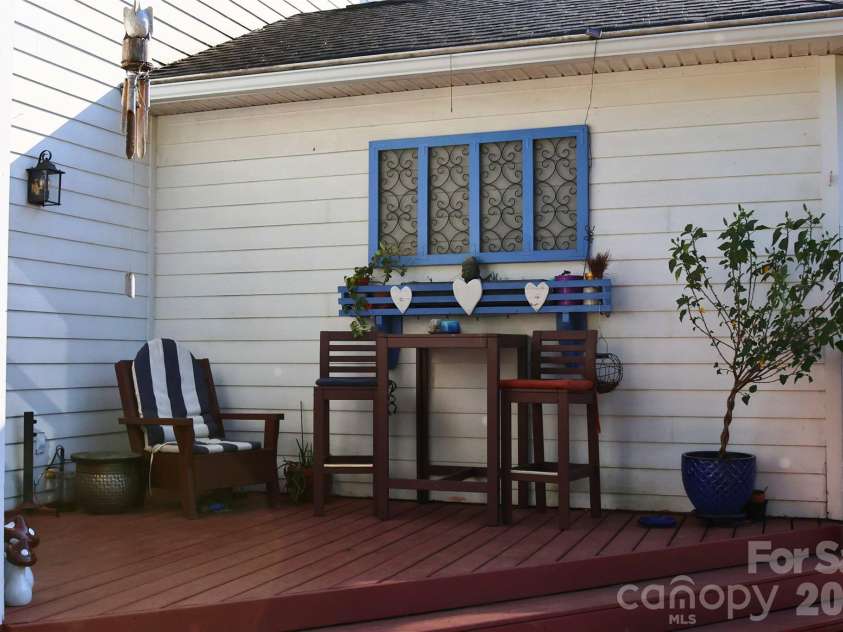 2325 Perry Road, Denver, NC 28037.  MLS# CAR4372829, YatesRealty ID 15892. 2nd deck relaxing area