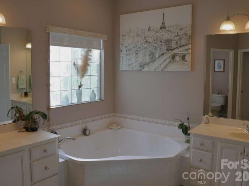 2325 Perry Road, Denver, NC 28037.  MLS# CAR4372829, YatesRealty ID 15892. Master Bathroom with soaking tub and Dual Vanities