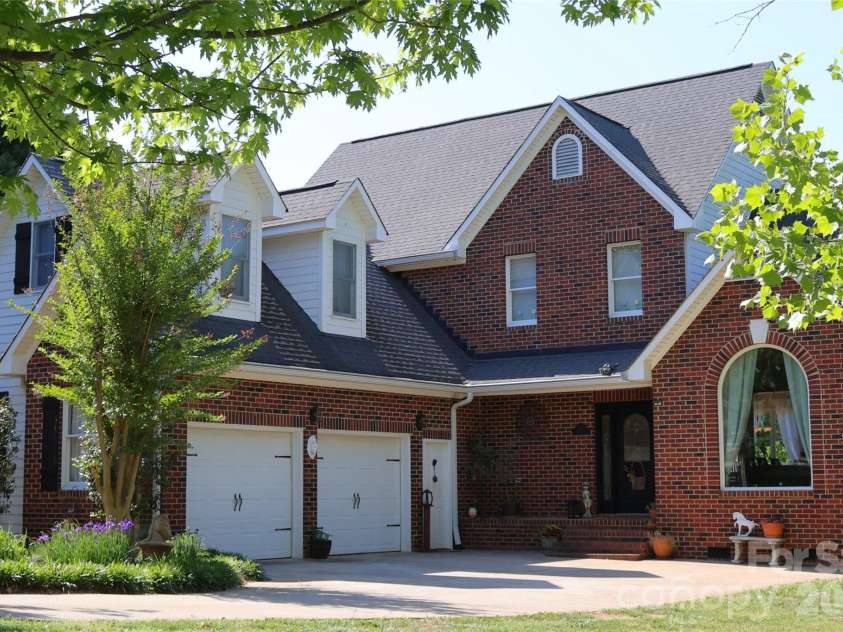 2325 Perry Road, Denver, NC 28037.  MLS# CAR4372829, YatesRealty ID 15892. Welcoming L Shaped Front