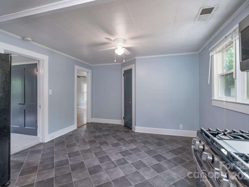 917 Laye Street, Belmont, NC 28012.  MLS# CAR4254861, YatesRealty ID 15892. Full view of the breakfast area and the pantry