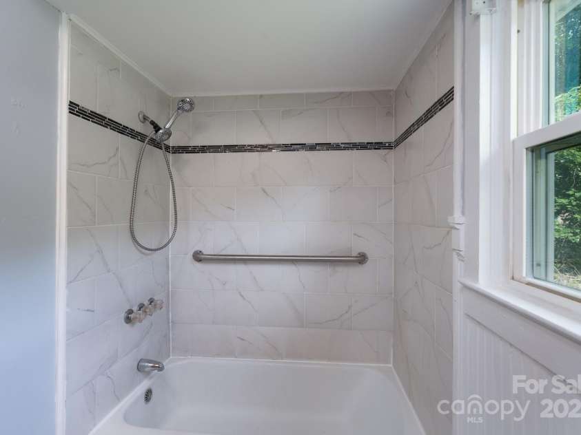 917 Laye Street, Belmont, NC 28012.  MLS# CAR4254861, YatesRealty ID 15892. Primary bathroom with tub/shower enclosure