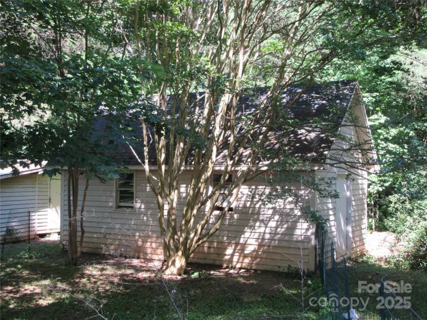 1051 Brady Avenue, Newton, NC 28658.  MLS# CAR4263738, YatesRealty ID 15893. 