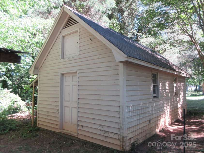 1051 Brady Avenue, Newton, NC 28658.  MLS# CAR4263738, YatesRealty ID 15893. 